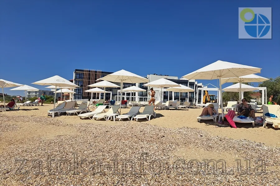 Затока Кароліно-Бугаз пляжі фото