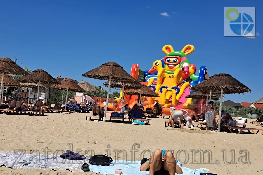 Затока Кароліно-Бугаз пляжі фото